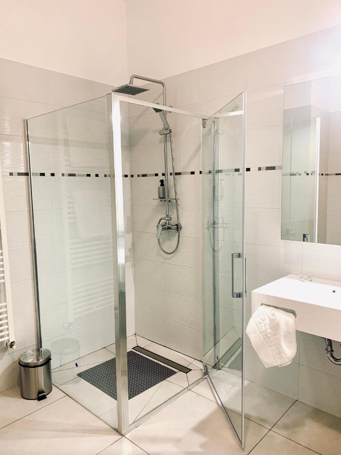 Albert Hotel Ploiesti Ngoại thất bức ảnh