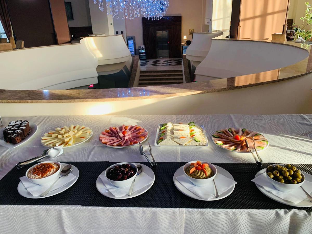 Albert Hotel Ploiesti Ngoại thất bức ảnh