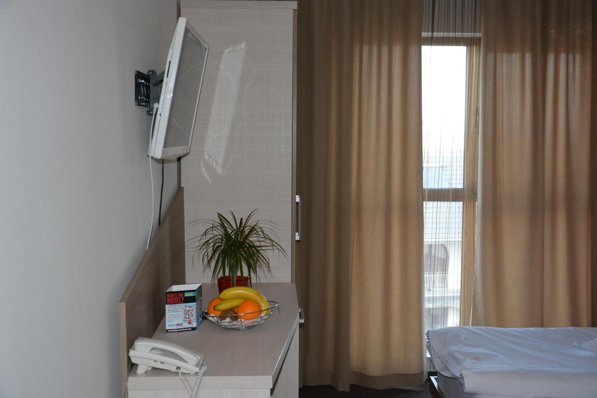 Albert Hotel Ploiesti Phòng bức ảnh