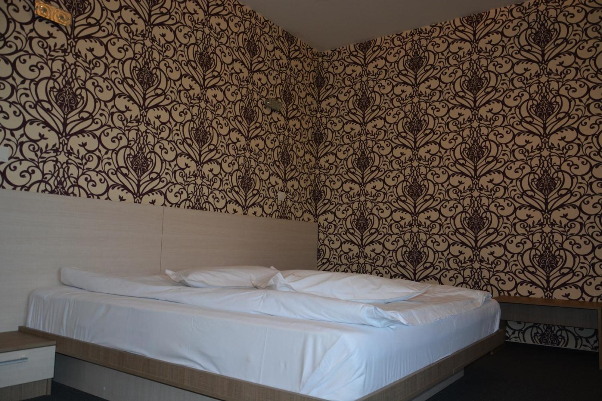 Albert Hotel Ploiesti Phòng bức ảnh