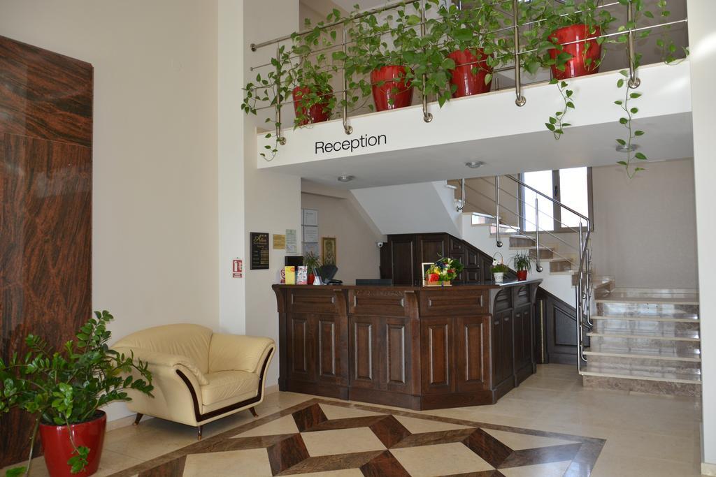 Albert Hotel Ploiesti Ngoại thất bức ảnh