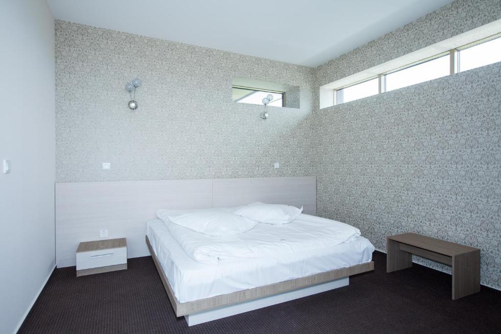 Albert Hotel Ploiesti Ngoại thất bức ảnh