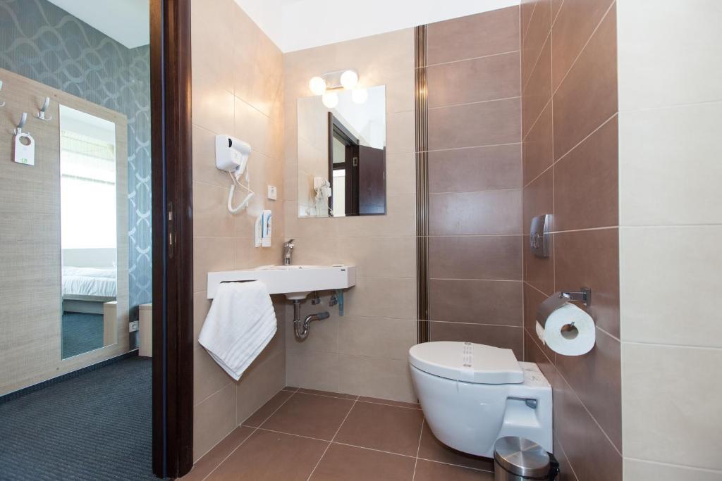 Albert Hotel Ploiesti Ngoại thất bức ảnh